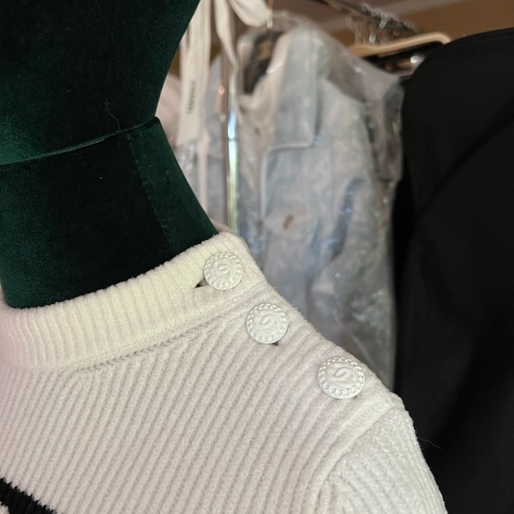 NWT AUTH CHANEL 22B CC Logo Pullover Sweater. - Picture 3 of 10